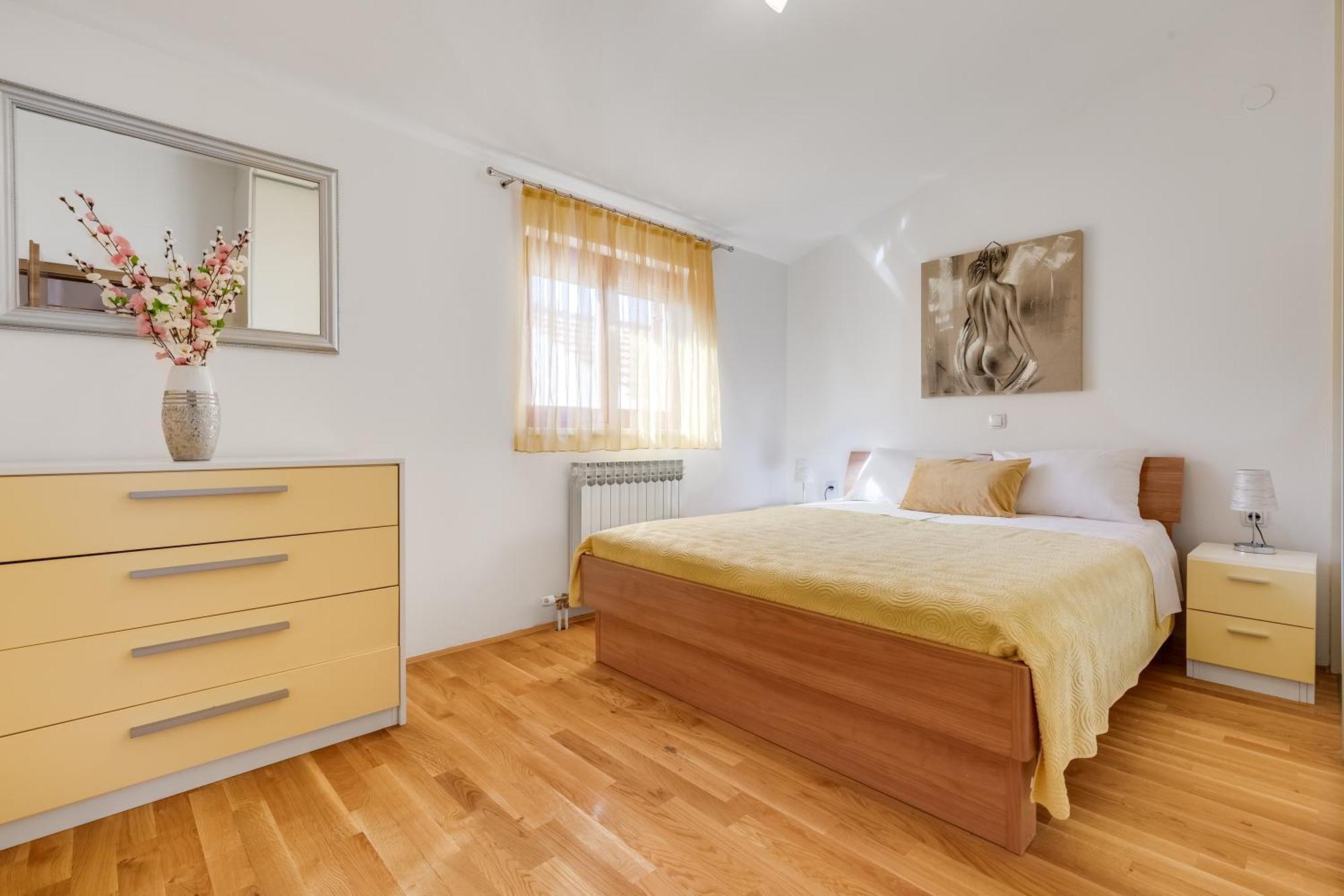 Apartament Dina *