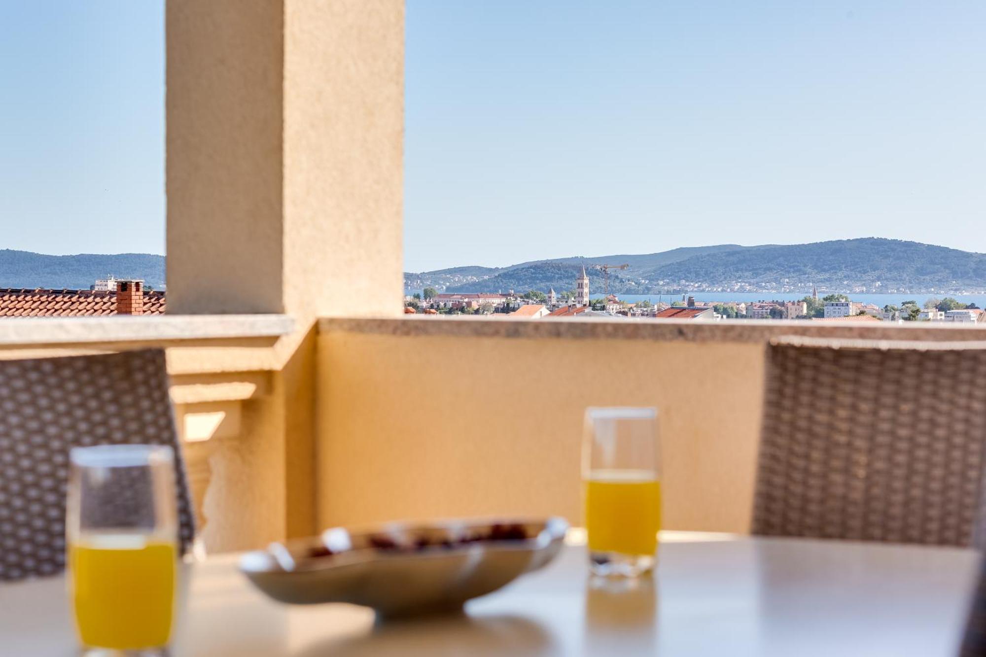 Apartament Dina *